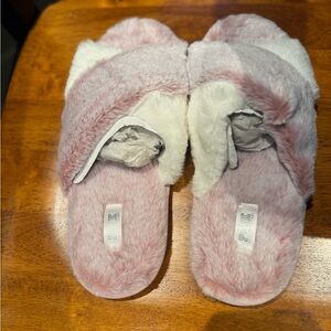 New Without Tag- PINK Victoria's Secret Fluffy Slippers-Size Large